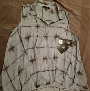 Sleeveless hi-lo blouse